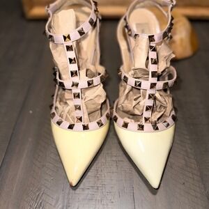 Valentino Garavani Studd Heels 38.5 Pale Yellow Blush Rockstud POOR CONDITION